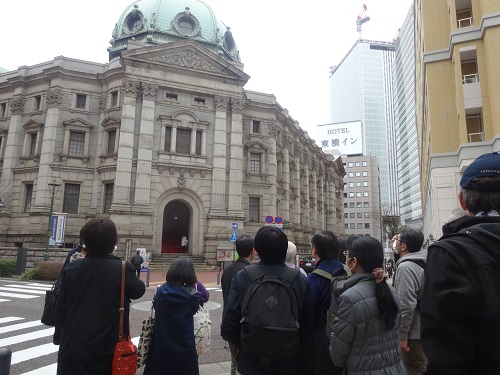 見学会の様子（横浜正金銀行本店本館）